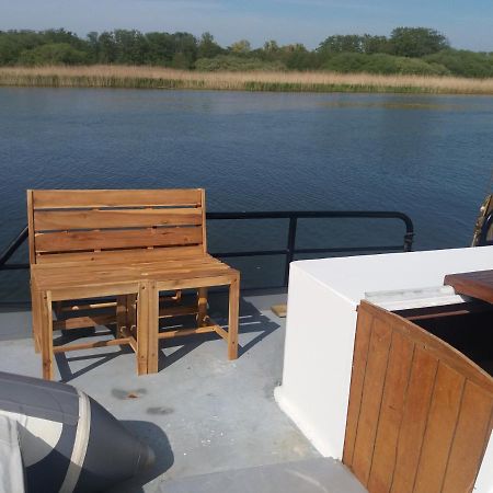 Woontjalk Bûten Ferwachting Makkum Buitenkant foto