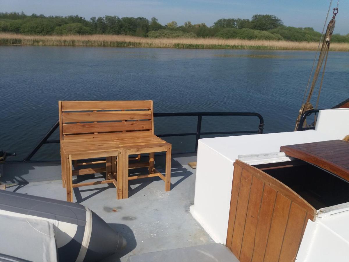 Woontjalk Bûten Ferwachting Makkum Buitenkant foto